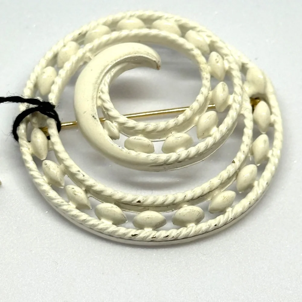 Trifari vintage circular
